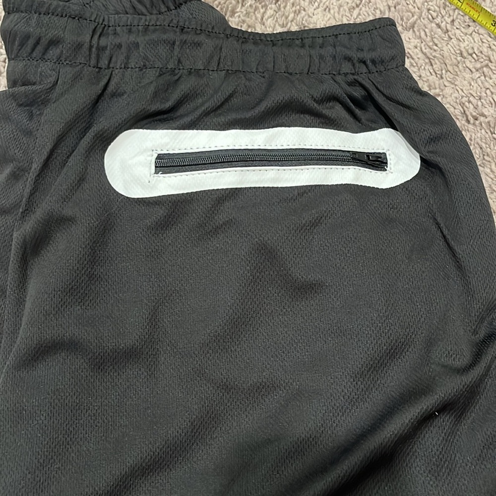 Men’s workout shorts - Picture 4 of 10